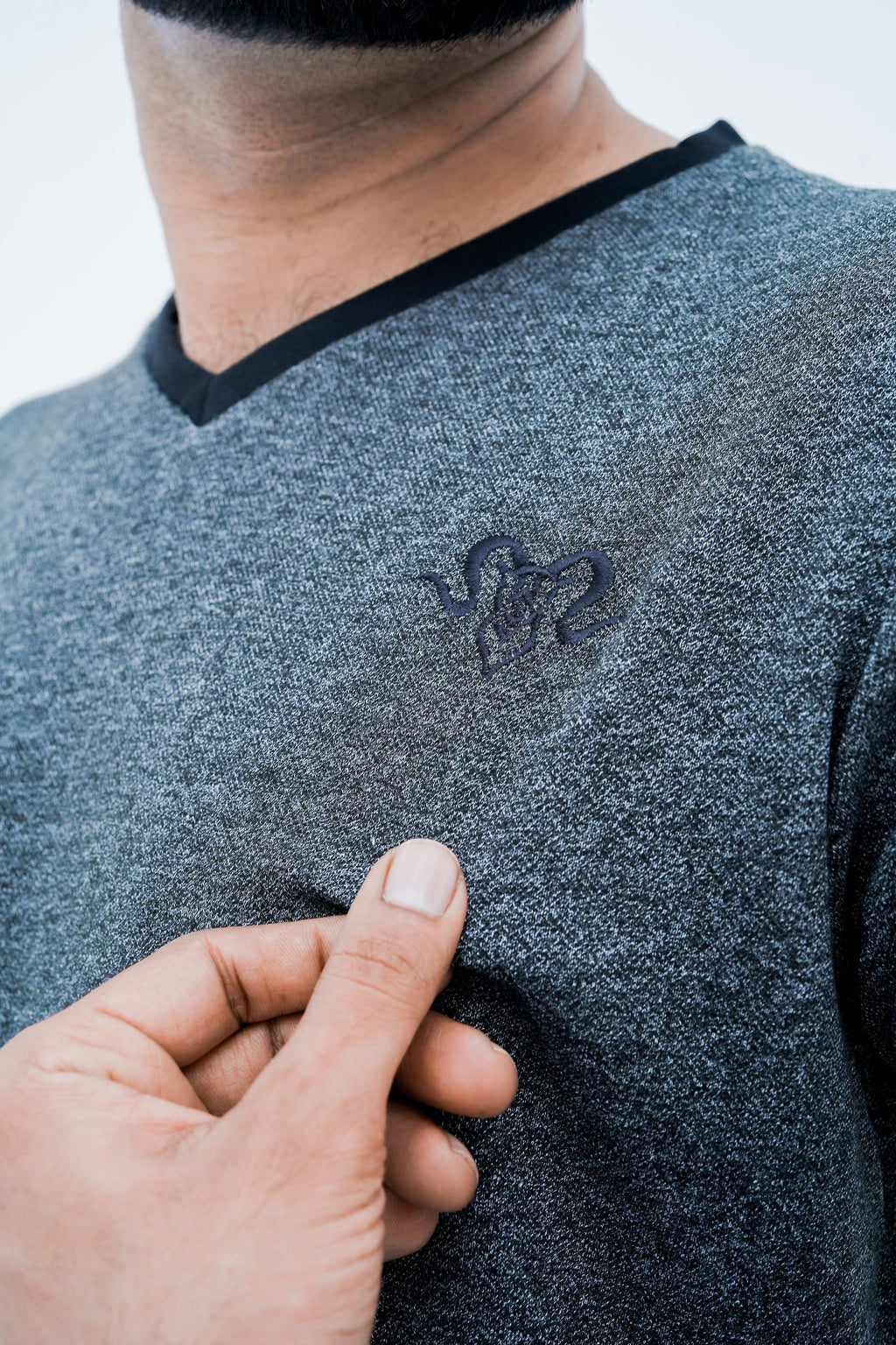 Onyx Contrast Tee - chest emblem close up